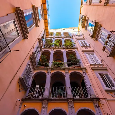 Palazzo Loffredo By Napoliapartments Appartement Napels